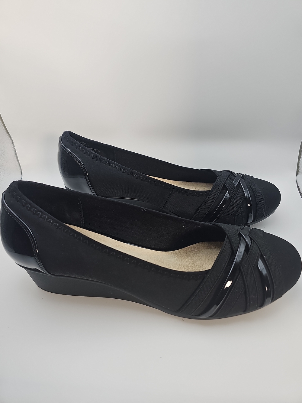 Cliffs by WHITE MOUNTAIN Black Slip-On Wedge Flats with Patent Straps 8.5 Narrow